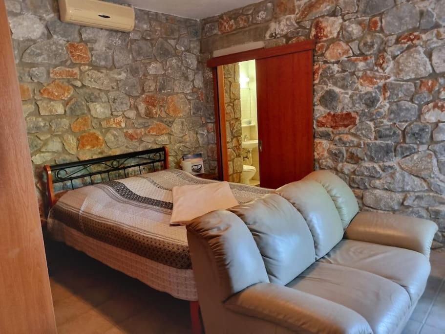 Villa Mavri Ruhige Private Pool Villa, Meerblick 아이아파라셰비 외부 사진